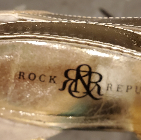 Gold shoes - Picture 4 of 4